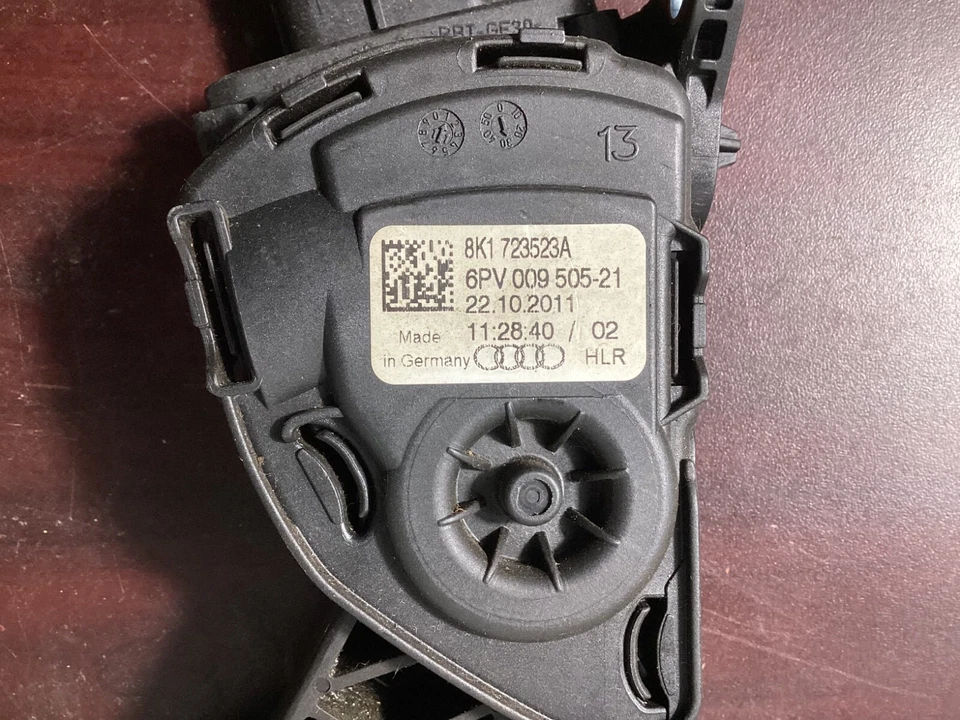 2012-2018 Audi A4 Gas Pedal Accelerator Module 8K1723523A OEM . - Image 2 of 4