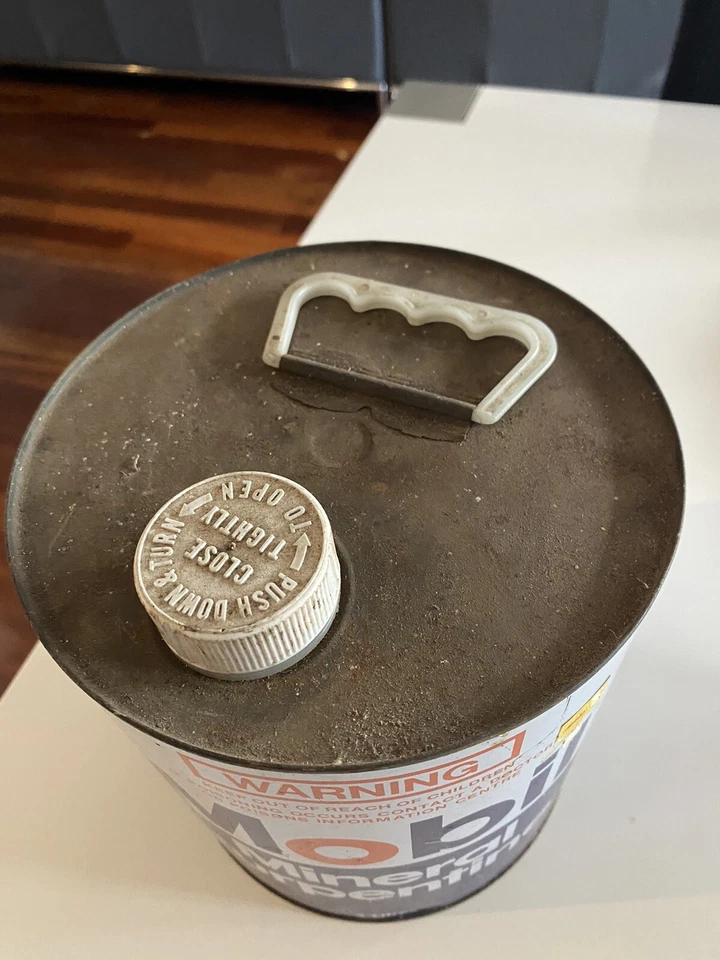 VINTAGE MOBIL MINERAL TURPENTINE COLLECTABLE TIN PREOWNED AS IS 4 Litres - image 4 of 4