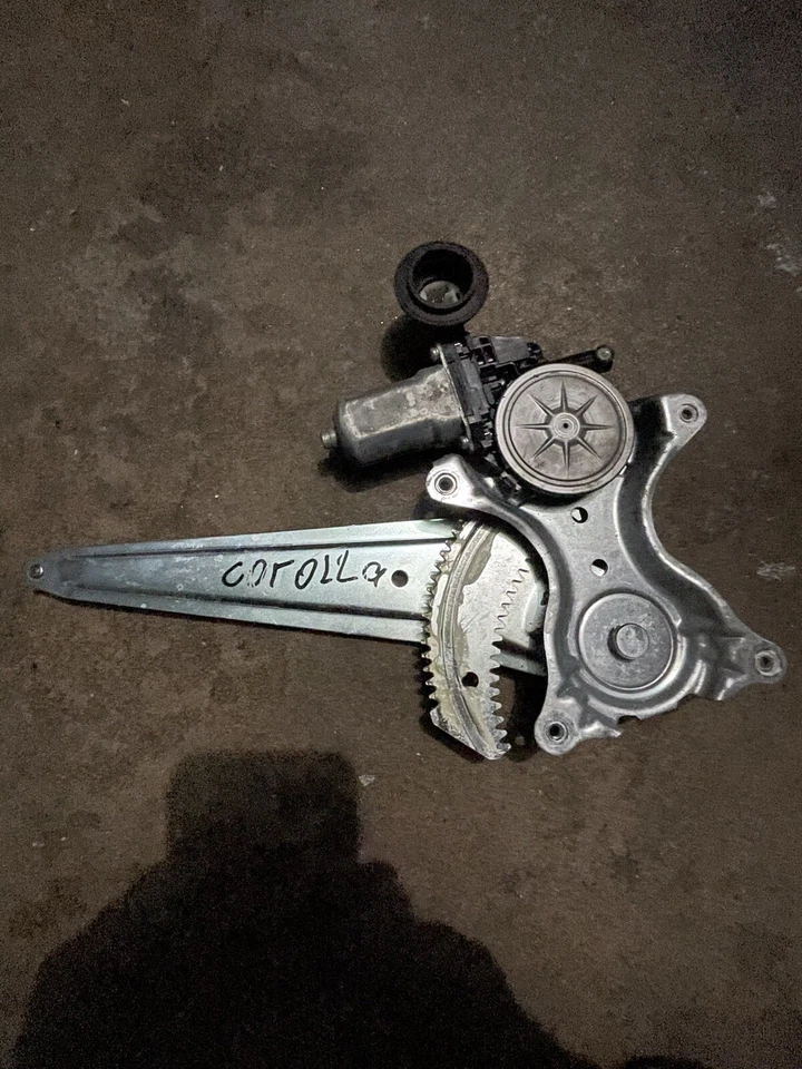 TOYOTA COROLLA 2014-2019 REGULADOR VENTANA PUERTA TRASERA DERECHA CON MOTOR PASAJERO Foto 2 de 3