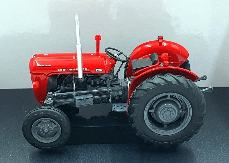Universal Hobbies 1/32 Scale UH2701 - Massey Ferguson 35X - Red - Image 4 of 4