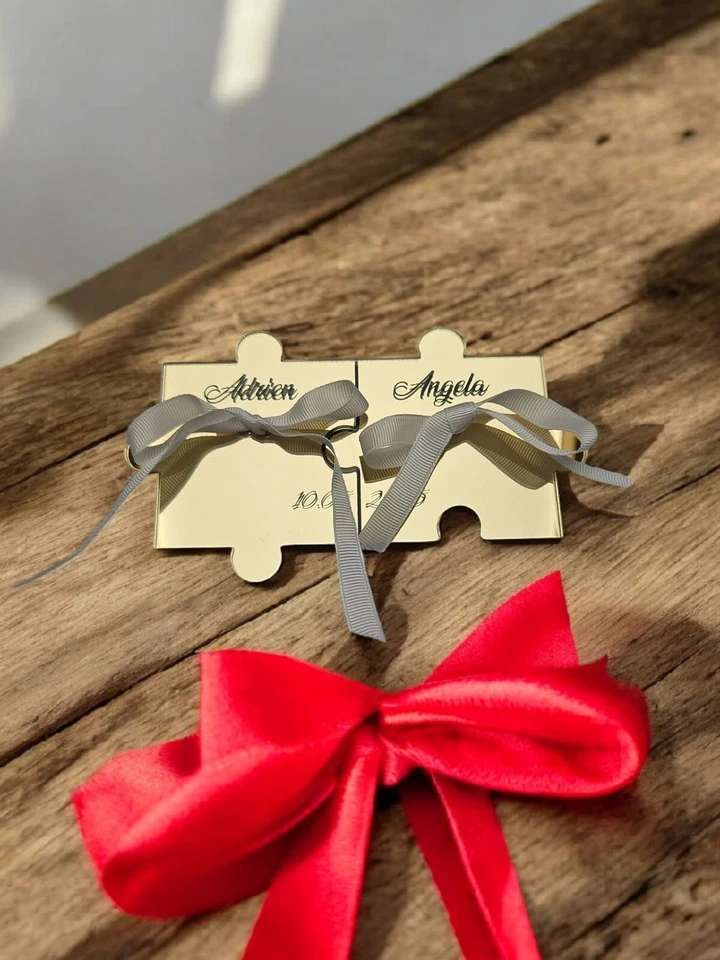 Puzzle portafedi in plexiglas oro personalizzabile inciso con nomi e data - Immagine 2 di 4
