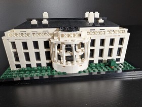 LEGO Architecture 21006 White House 2020 Near Complete Set with Base & Nameplate