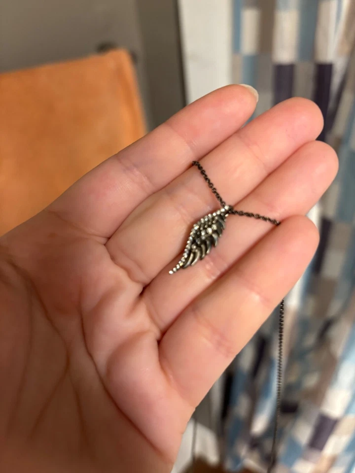 Collar Disney Ala Maléfica Negro Joyas  Foto 3 de 4