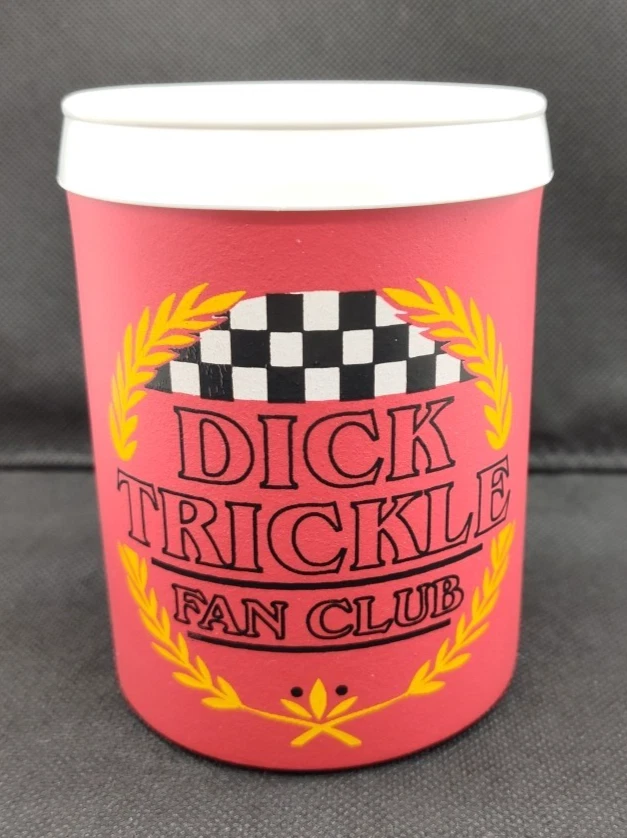 Taza Dick Trickle NASCAR Fan Club Koozie Clásica Coolie y Super Térmica 22 OZ De Colección Foto 2 de 4