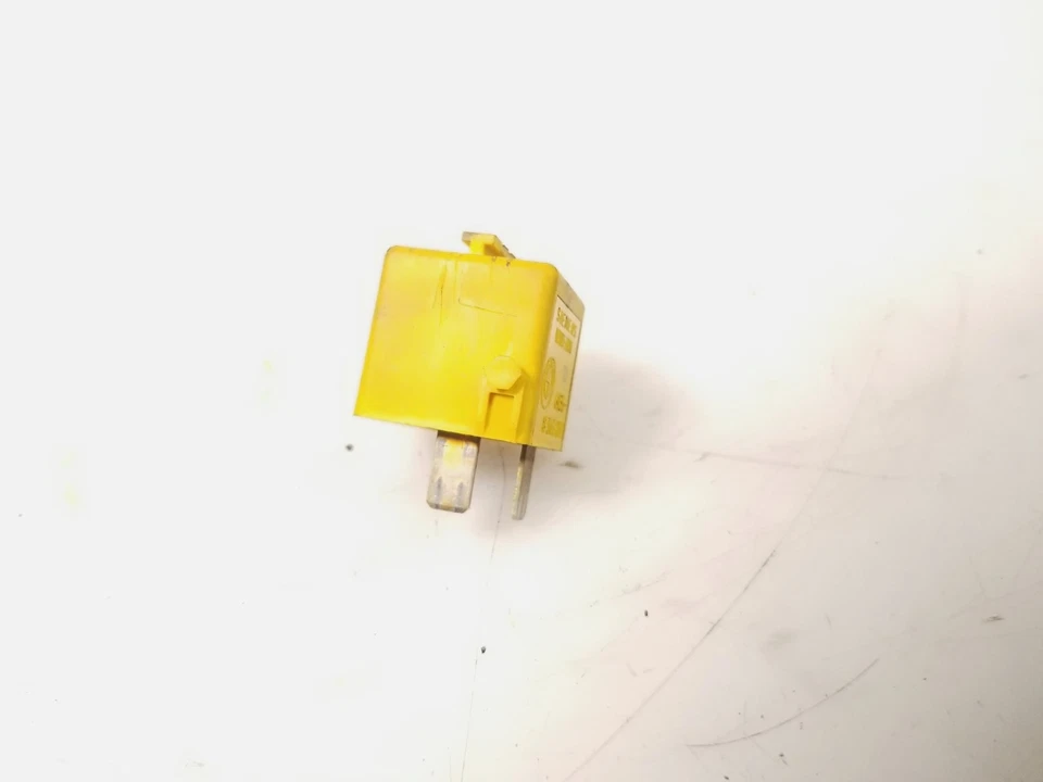 2000 00 BMW R1100 RT Relay 8366282 Free Shipping - Image 3 of 4