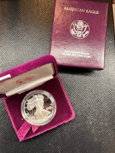 1988 PROOF SILVER EAGLE W/ Case And Box. BEAUTIFUL PIECE!! #1187
