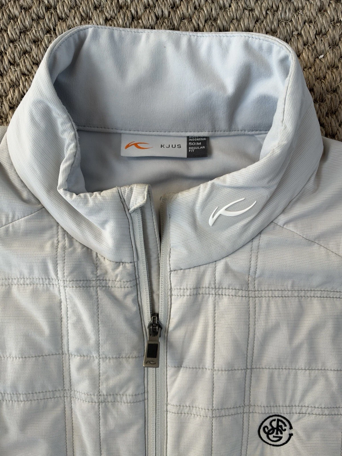 KJUS SFGC Rowan Insulated Vest Men’s Light Gray Full Zip Quilted Golf Size 50 - product detail image 4