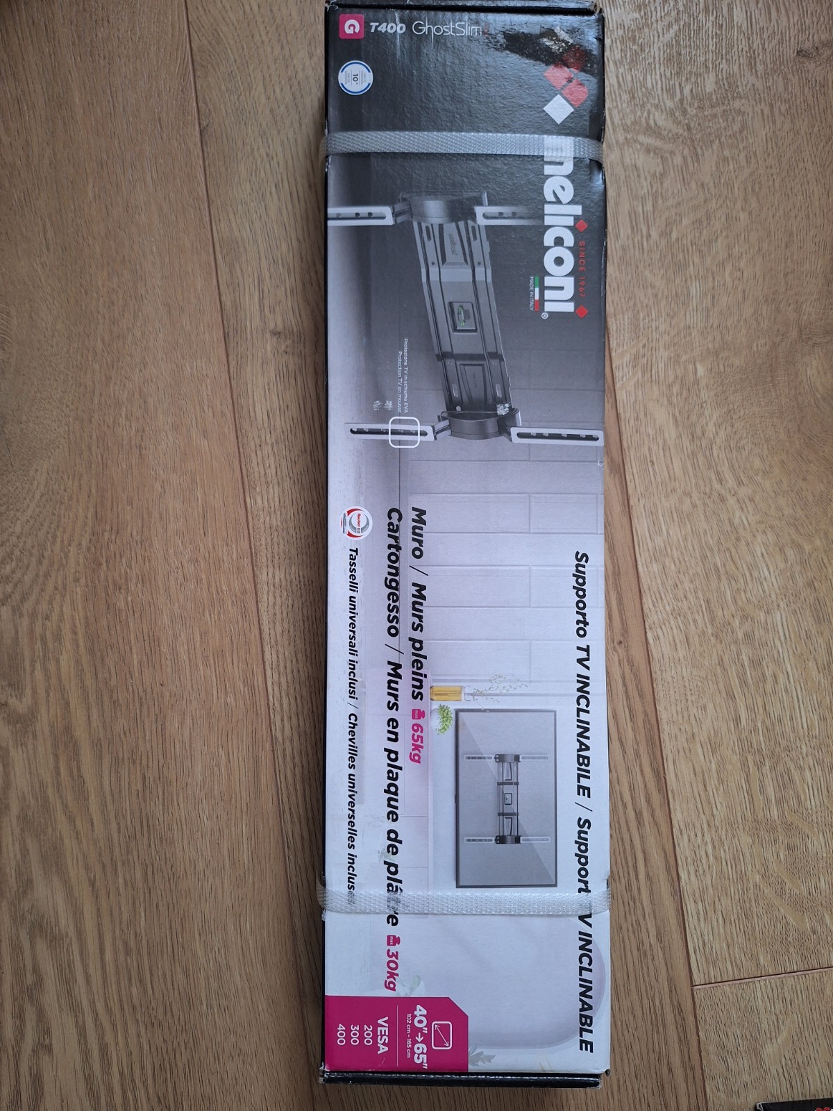 Support mural TV inclinable VESA 200 pour orienter l'écran dans la chambre