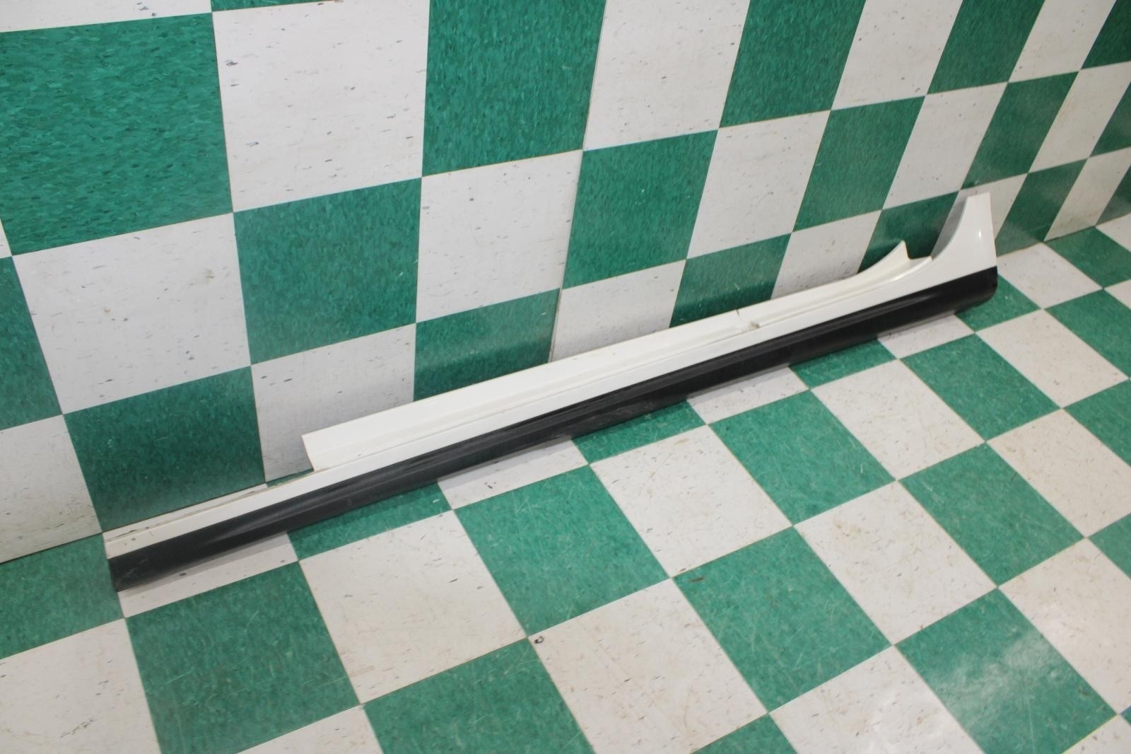 14-19 MASERATI GHIBLI Bianco White Left LH Driver Side Skirt Rocker Moulding OEM