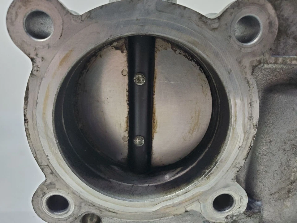 Toyota Camry 2012 2013 2014 2015 2016 2017 carrocería del acelerador OEM solo híbrido de 2,5 L Foto 3 de 4