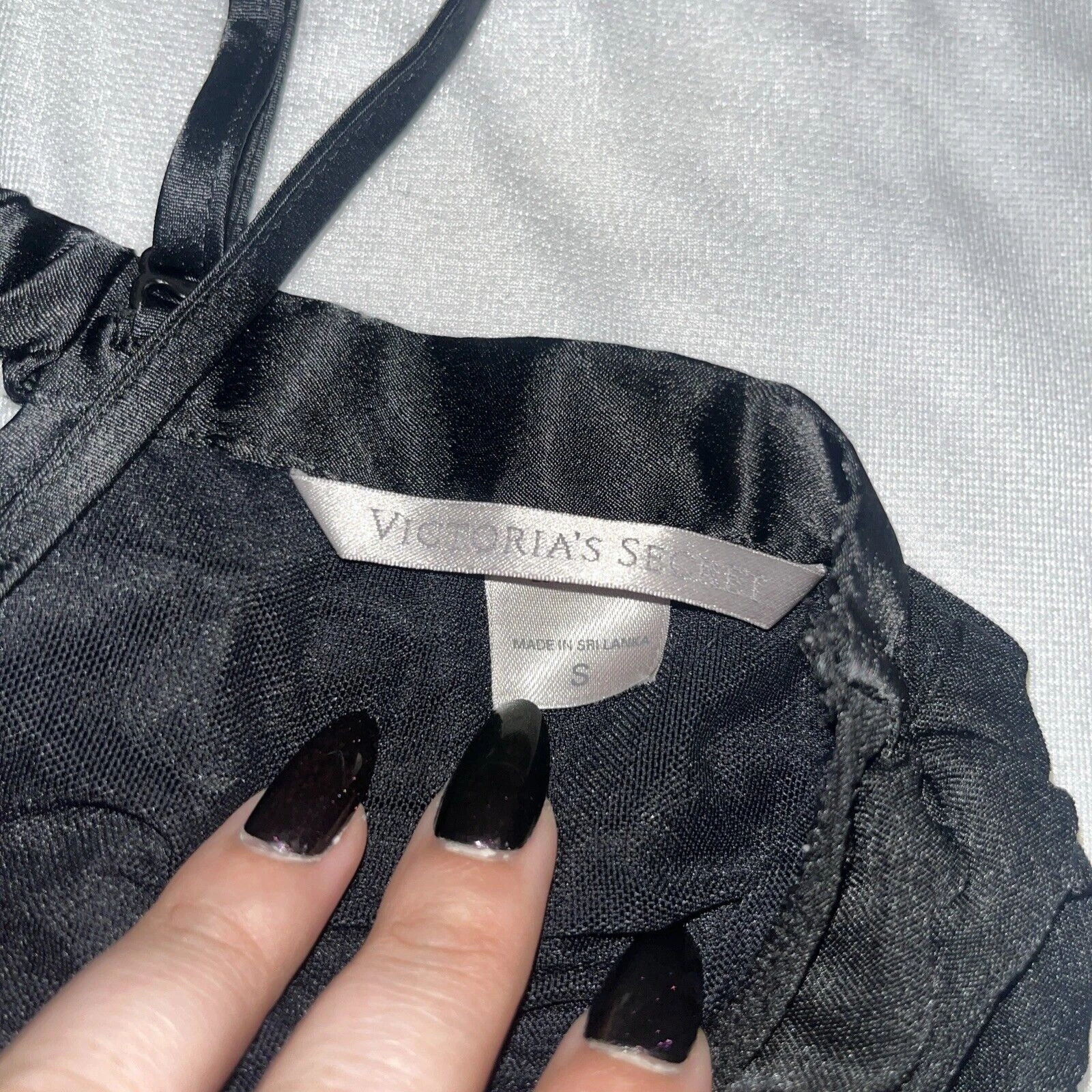 UNDERCOVER Piccolo abito Victoria Secret nero mini slip con volant Sabrina falegname