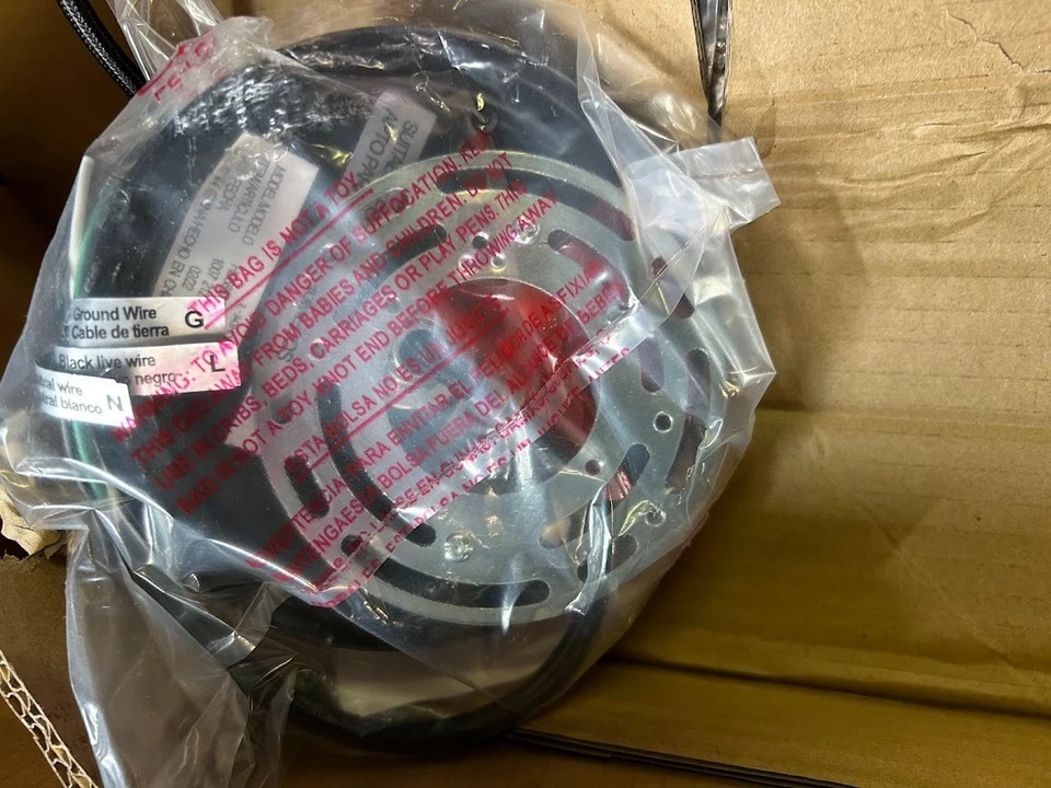 Colgante Hampton Bay Highler Isla Negro Mate 1 Luz con Tono Ratán Natural Foto 2 de 4