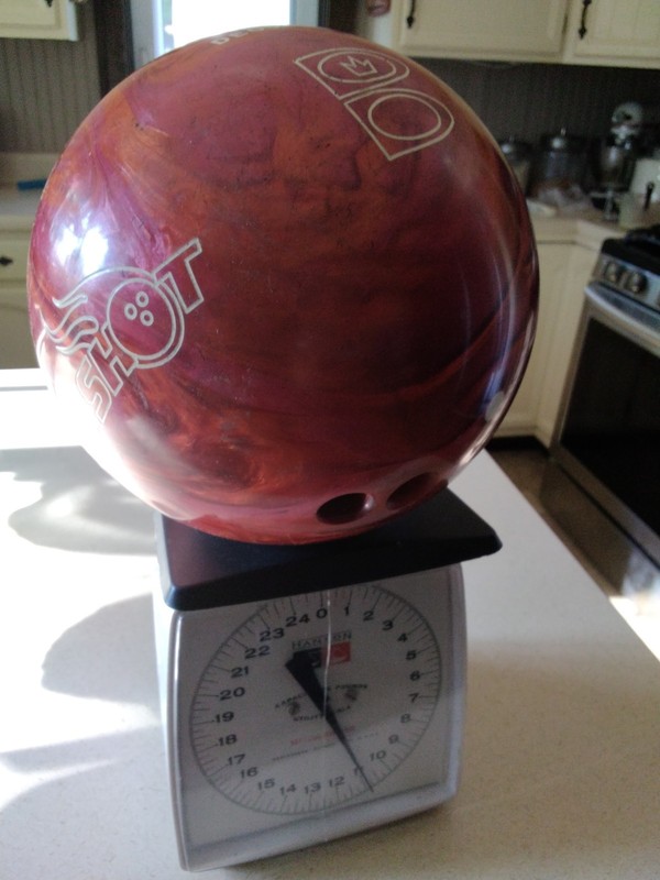 Brunswick Slingshot Bowling Ball 10lbs 15oz  Red/orange Swirl