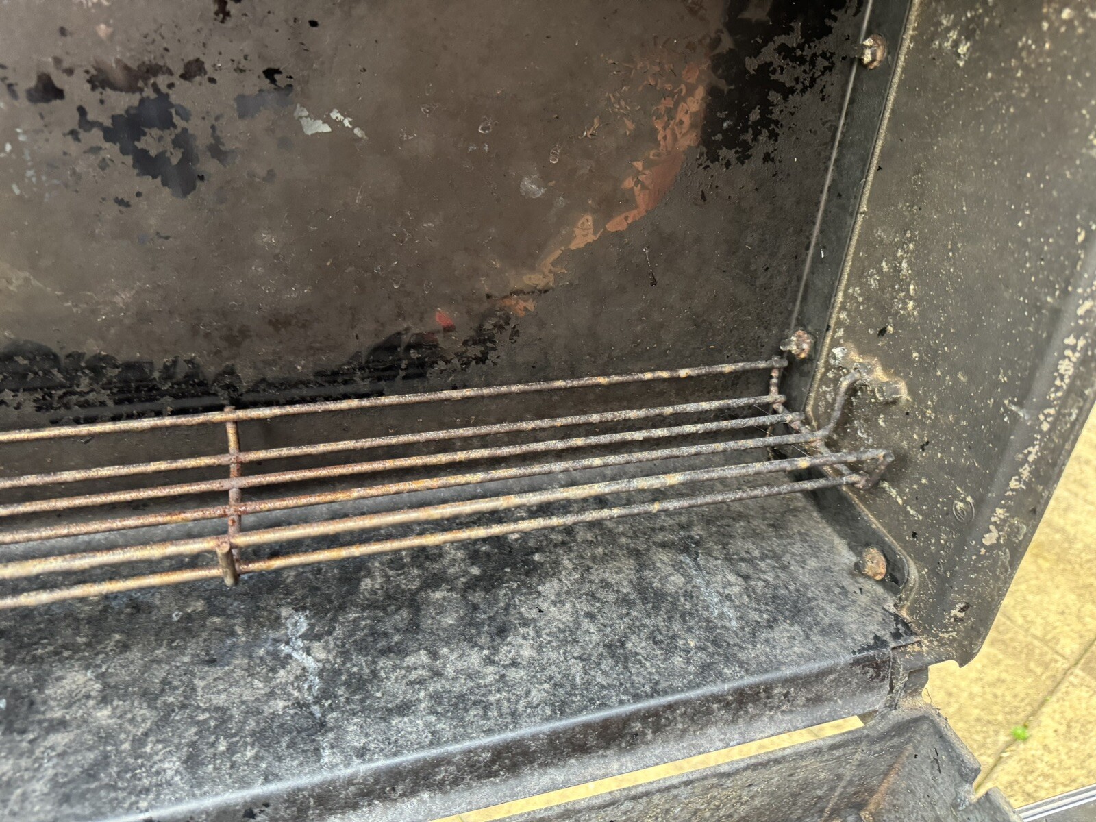 WEBER GAS BBQ BARBECUE GRILL WHEELED / 3/4 full calor gas canister