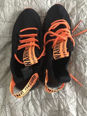 Ich verkaufe Schuhe, Sneakers Größe 36 und Sandalen als Geschenk.