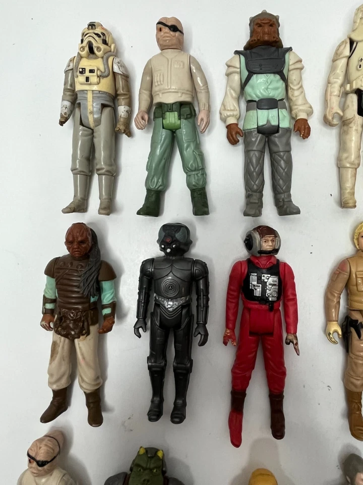ORIGINAL KENNER STAR WARS 1977-1983 LOT OF 27 FIGURES W/ ACCESSORIES DAMAGED - Image 2 of 4