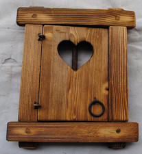 Finestra in legno con grata in ferro battuto - Cuore traforato- Artigianato-C-