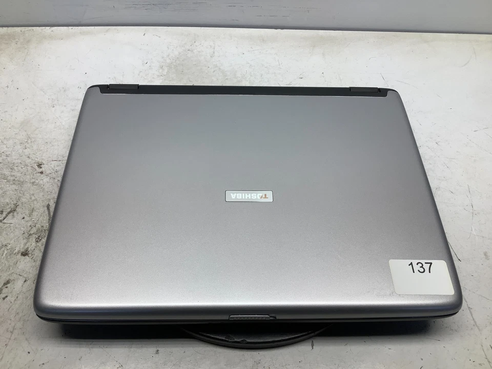 Toshiba Satellite M35X-S111 Intel Celeron M 340 1,5 GHz 1 GB SIN DISCO DURO/batería Foto 2 de 4