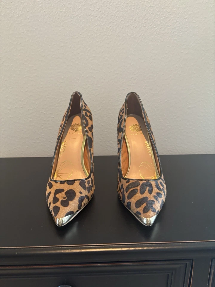 Tacones altos con estampado de guepardo de caja amarilla Foto 3 de 4