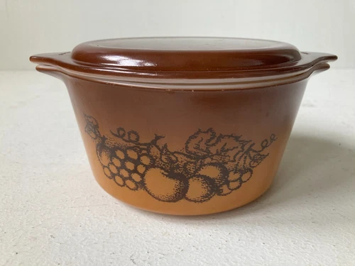 Vintage Pyrex Old Orchard Fruit 473 Casserole Dish 1 Qt Brown with Lid Nice