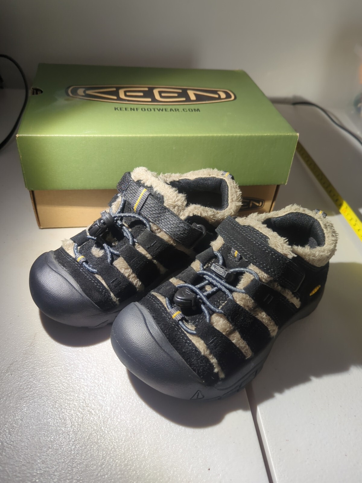 Scarpe Keen Big Kids Newport sandali pelliccia TPS piede grande oro US 13 NUOVE IN SCATOLA