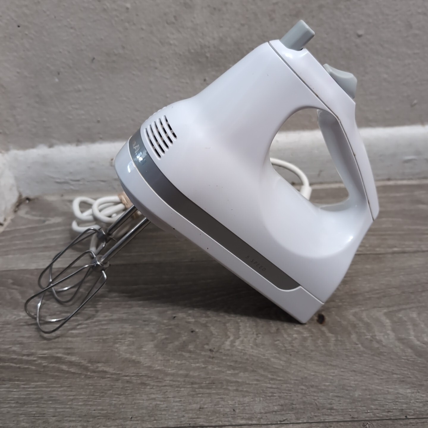KitchenAid 5-Speed Ultra Power Hand Mixer in White with Attachments KHM5APWH7-image
