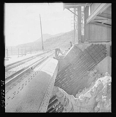 Photo:Harbin China 1900s Rail Bridge Collapse Damage Workers