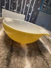 Vintage 2.5 Quarts Pyrex Beautiful Sunny Yellow Bowl #443