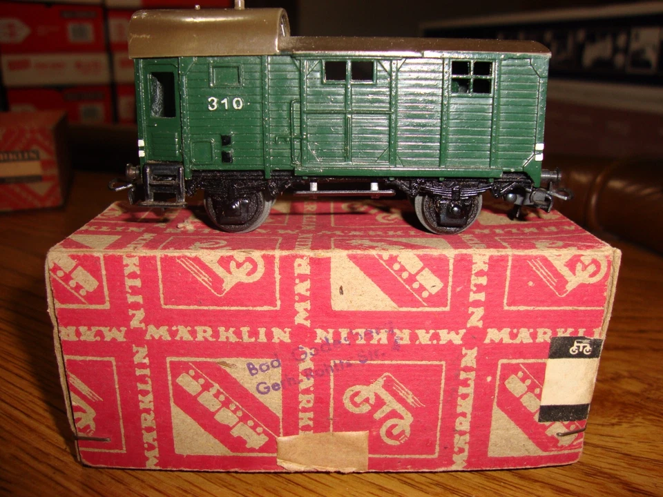 MARKLIN HO 310 .4  CREW/CABOOSE CAR  DIE CAST METAL  1950-51   BK 5 OBX - Image 2 of 4