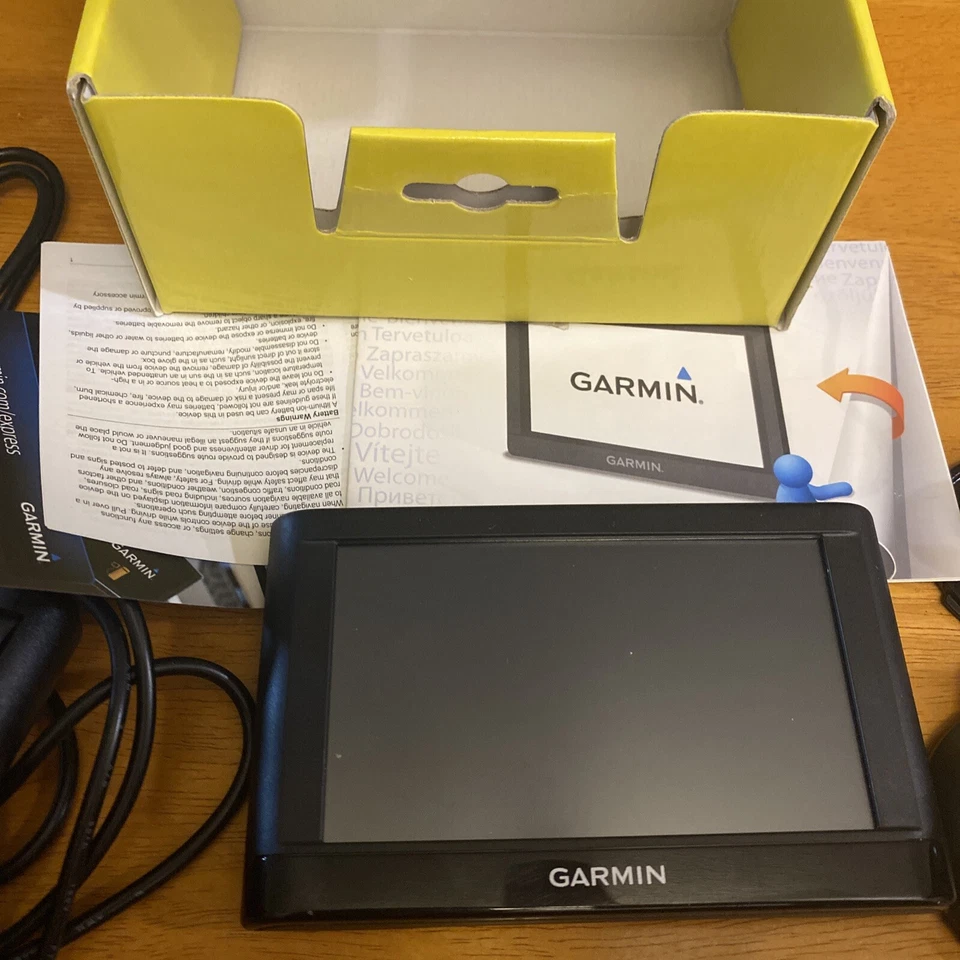 Garmin Nuvi 42LM GPS Bundle Mount Charger USB Data Cable Free Shipping - Image 3 of 4