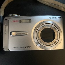 Fujifilm FinePix F650 Digital Camera 6.0 MP 5x Optical Zoom missing 2 Screws