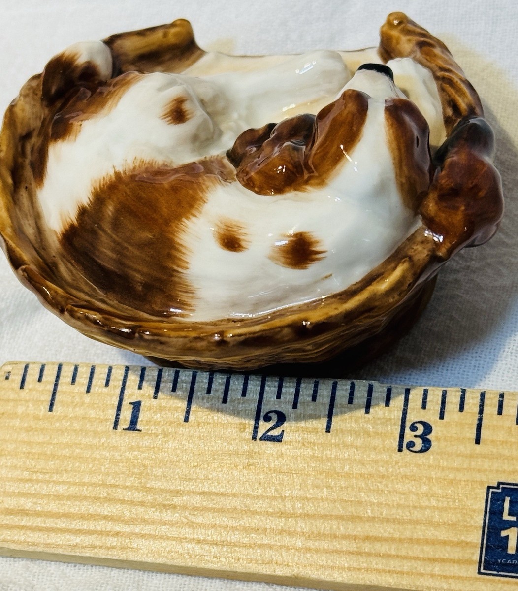 VINTAGE Royal Doulton Dog Figurine Cocker Spaniel in a Basket