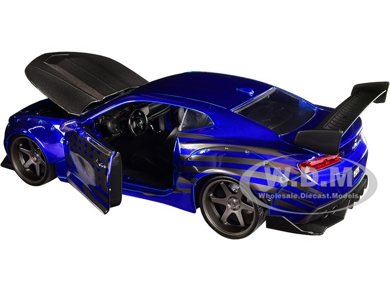 2016 CHEVROLET CAMARO WIDEBODY BLUE W/USA FLAG GRAPHICS 1/24 MODEL