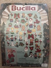 BUCILLA "LOTSA CHRISTMAS" KIT 82933 50 FELT ORNAMENTS SEQUINS, BEADS Vtg NEW