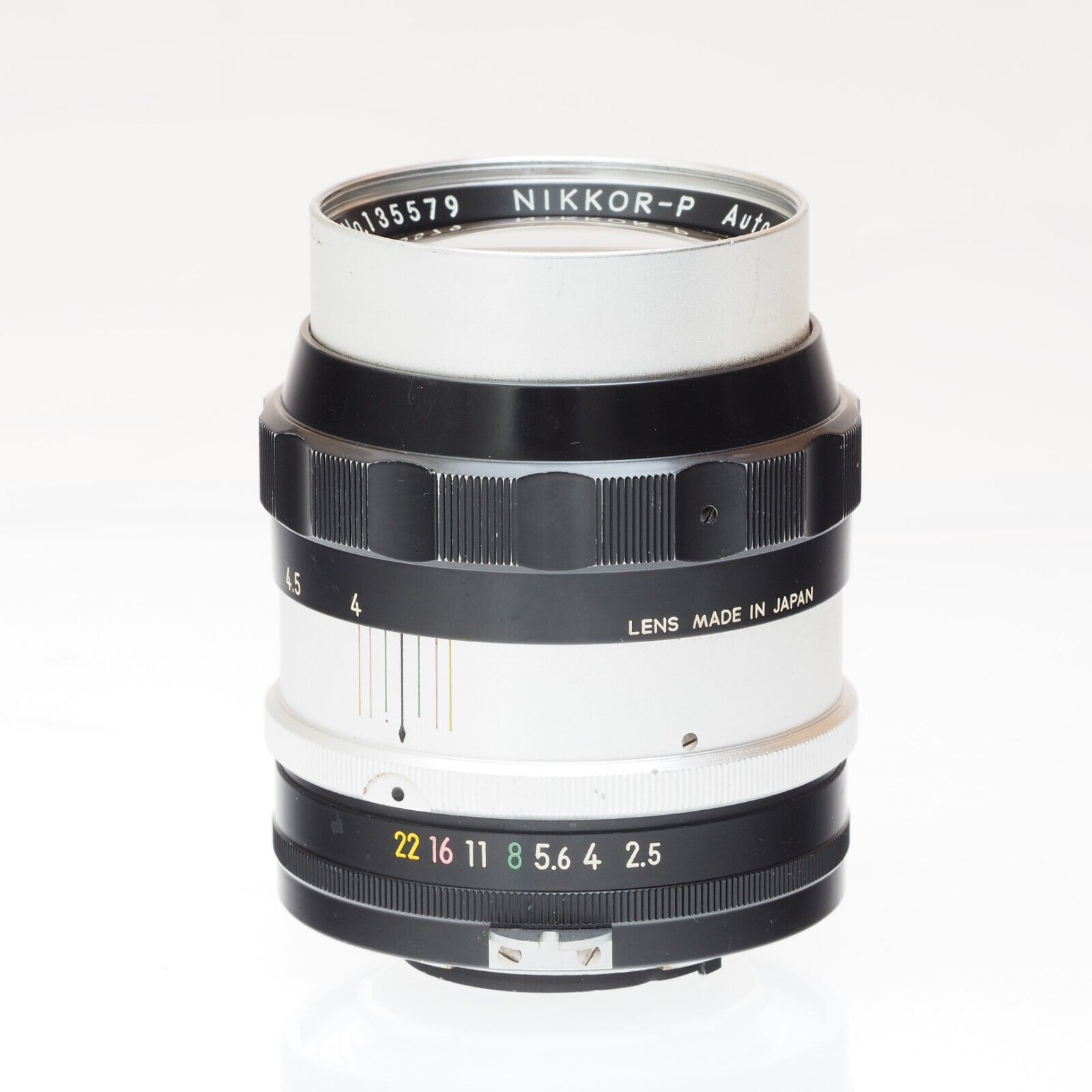 Nikon NIKKOR-P 10.5cm 105mm f/2.5 MF Non-AI Portrait Prime F Mount Lens