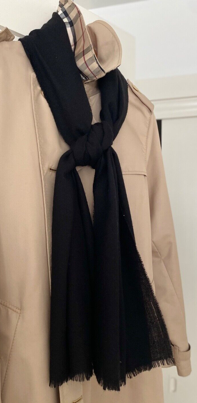 AUTH Burberry Black Rectangular Scarf with Equest… - image 4