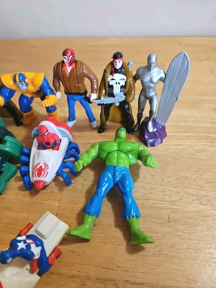 Marvel Comics Punisher, Silver Surfer, Thanos, Spiderman, Hulk y más Lote de 12 Foto 4 de 4