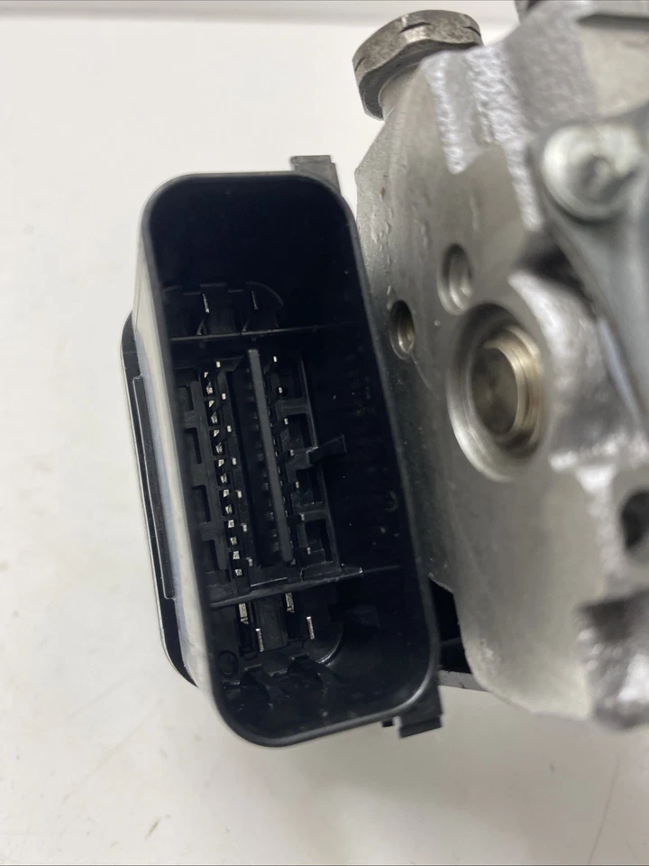 ♻️ Triumph Tiger 660 Sport 2021 - 2025 ABS Pump Controller ♻️ - Image 4 of 4