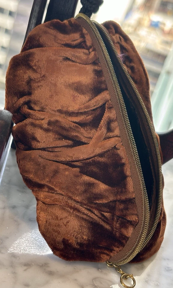 Bolso clutch vintage de terciopelo con cordón y cremallera, divertidos regalos de moda para ella Foto 2 de 4