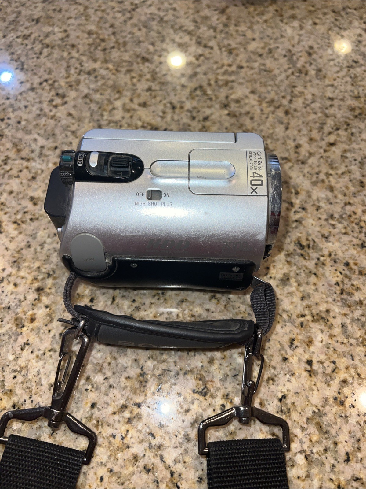 Sony DCR-SR42 30GB Silver Handycam Camcorder 2.5 LCD 2000x Digital Untested-image