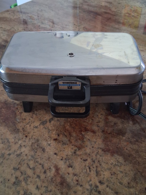 Vitantonio Belgian Waffle Maker 2-Capacity Non-Stick Rectangular 1000W