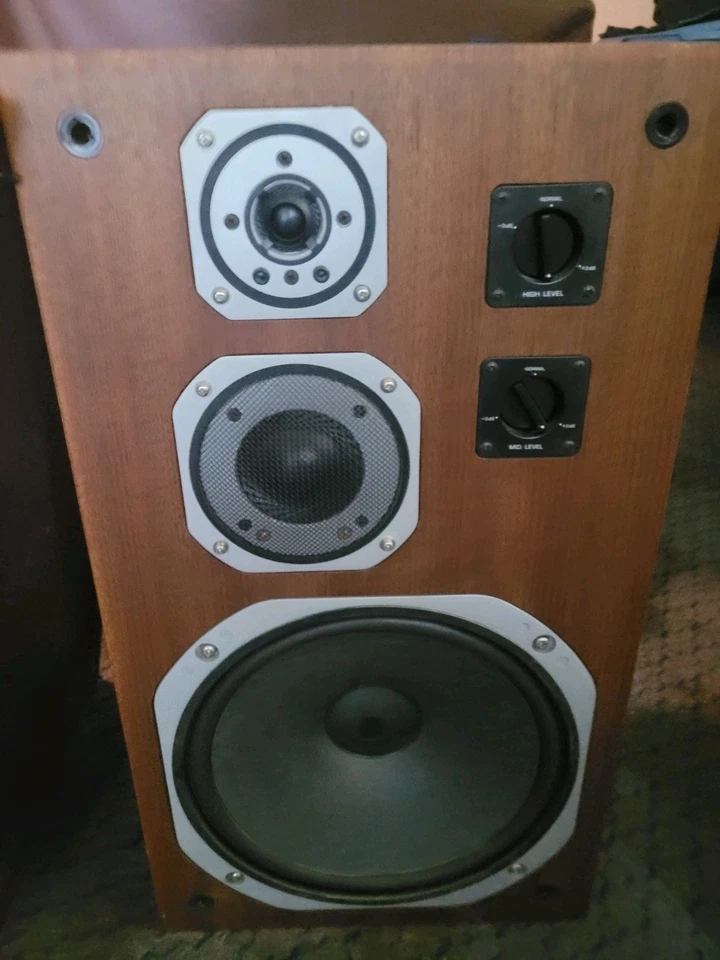 Alto-falantes vintage Yamaha NS 690 - Imagem 3 de 3