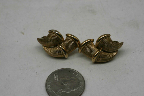 Vintage Crown Trifari Gold Tone Earrings Clip On L4