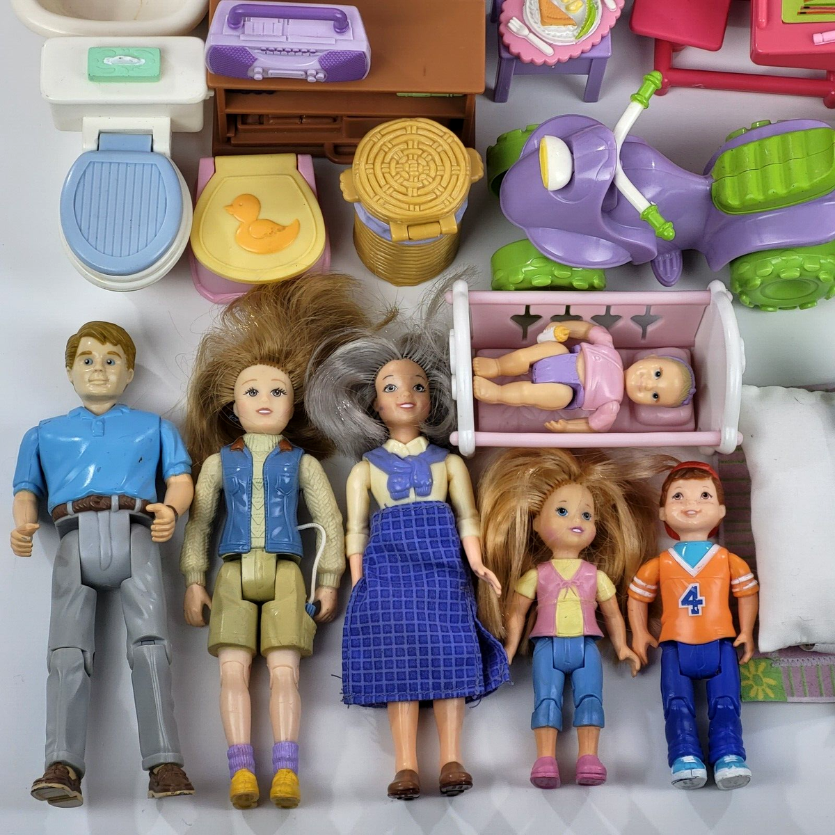 1997 - Fisher Price - Loving Family Purple Grand Dollhouse & 6
