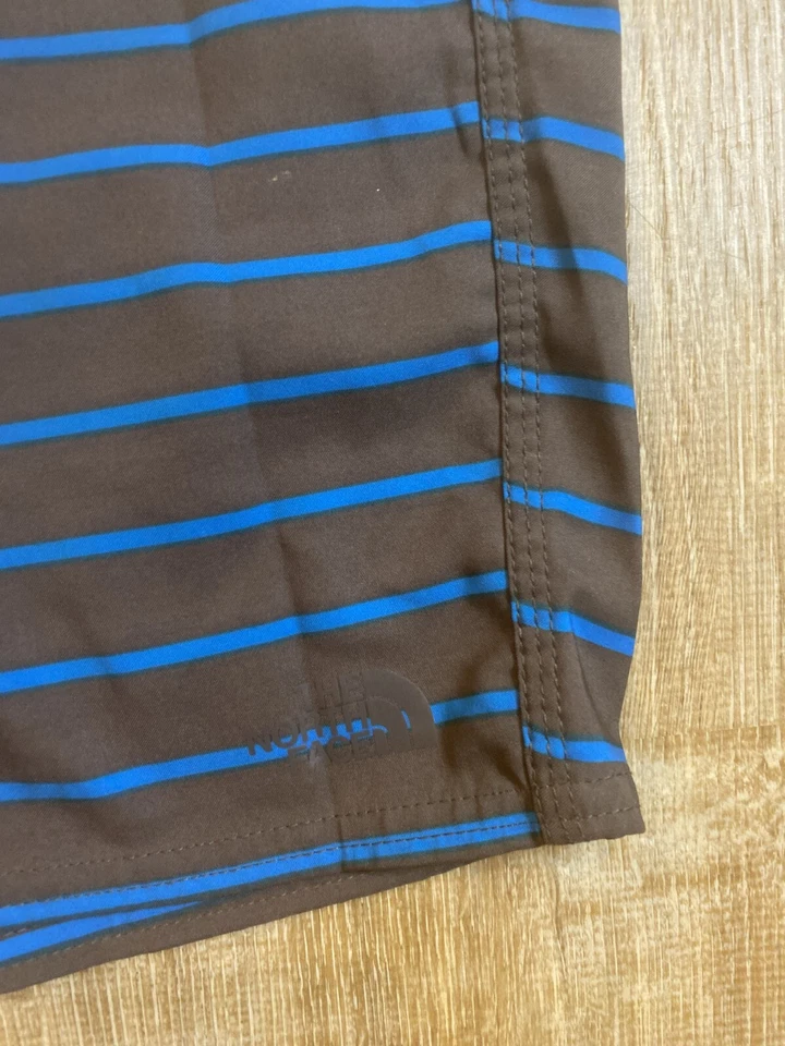 Bermuda de natação THE NORTH FACE masculina 32 cinza azul listrada leve em excelente estado usado - Imagem 2 de 4