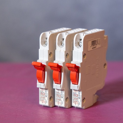 Federal Pioneer NC020 – 20 Amp Single Pole Stab-Lok Breakers (Lot of 3) – Tested
