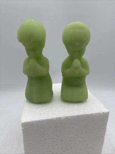 VTG Fenton - Satin Uranium Glass - Praying Boy And Girl Figures