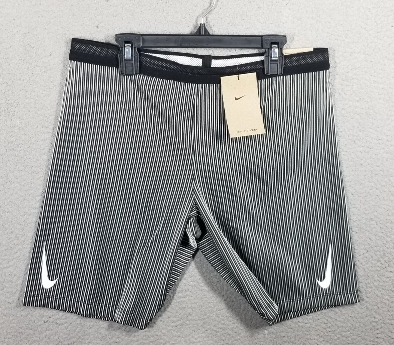 Nike Dri-FIT ADV AeroSwift Men's Performance 1/2-Length Running Tights - Sleek Design, Enhanced Comfort, and Superior Breathability for Intense Workouts - Size Large, Black (DA1429-011)