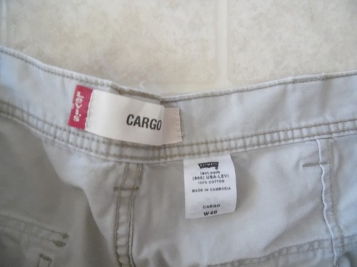Levis Cargo Shorts 40 Beige Mens Euc 100% Cotton - Picture 3 of 3