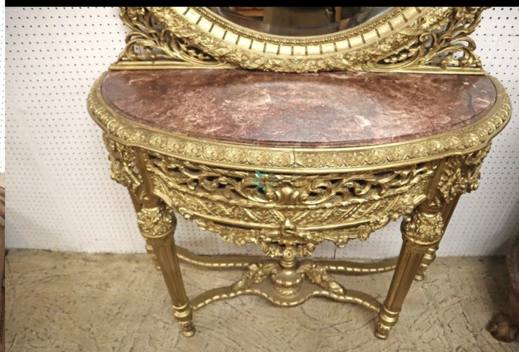 Consola superior de mármol estilo francés intrincadamente decorada con espejo Foto 2 de 4